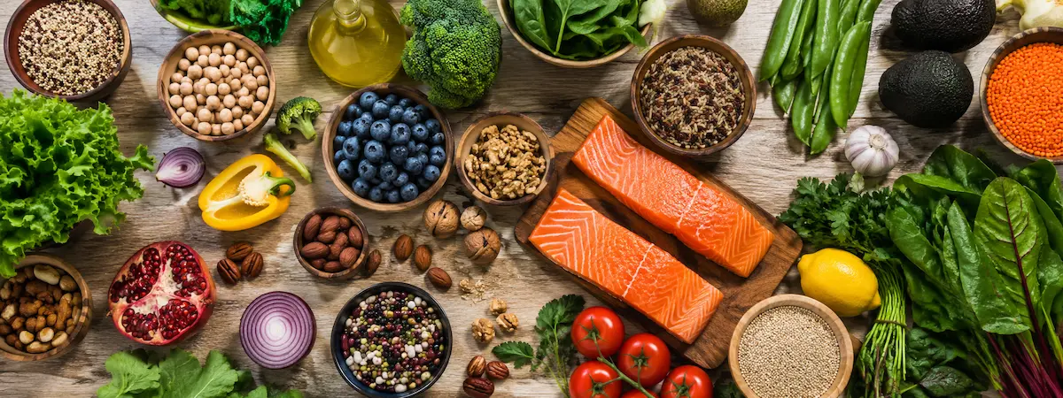 Продукты для профилактики болезней: овощи, ягоды, орехи, рыба и оливковое масло